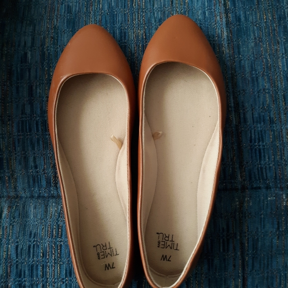 Brown flats - Picture 2 of 3